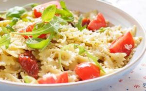 Salade de pâtes poulet et tomates | recettes faciles et healthy
